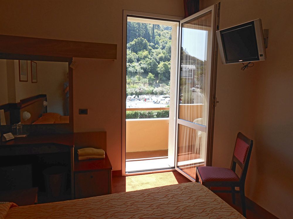 Hotel La Perla - Bike Hotel Garda  Ngoại thất bức ảnh