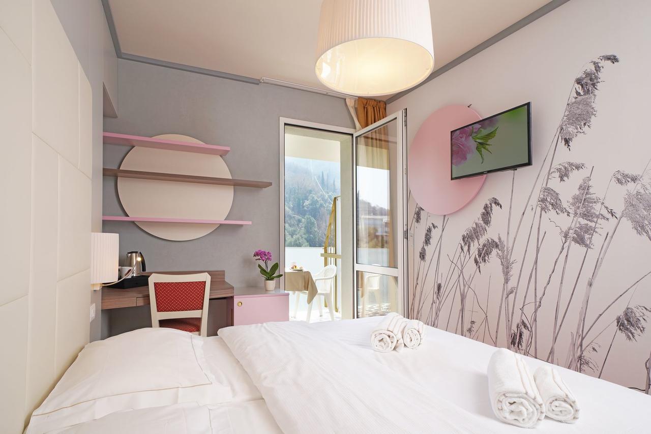 Hotel La Perla - Bike Hotel Garda  Ngoại thất bức ảnh